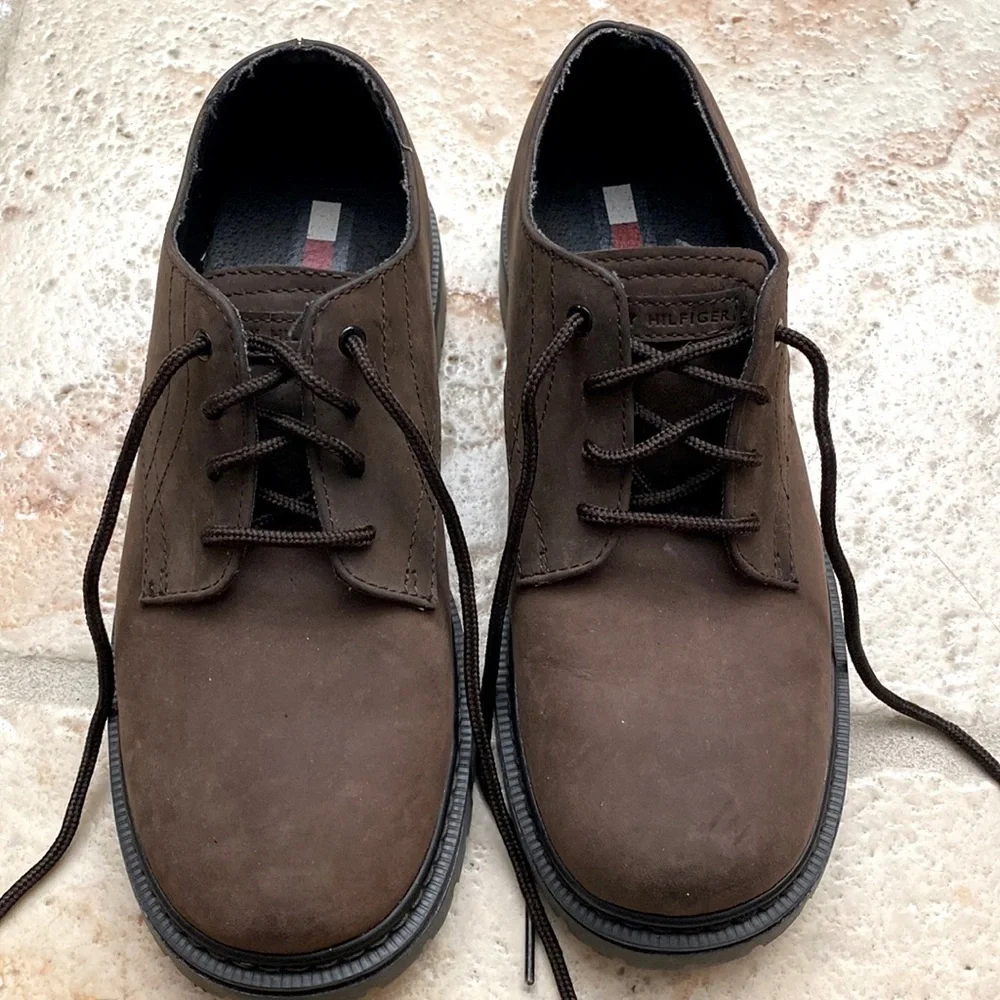 Tommy Hilfiger Brown leather Oxfords Boys Gavin Size 3.5 M Preppy school casual